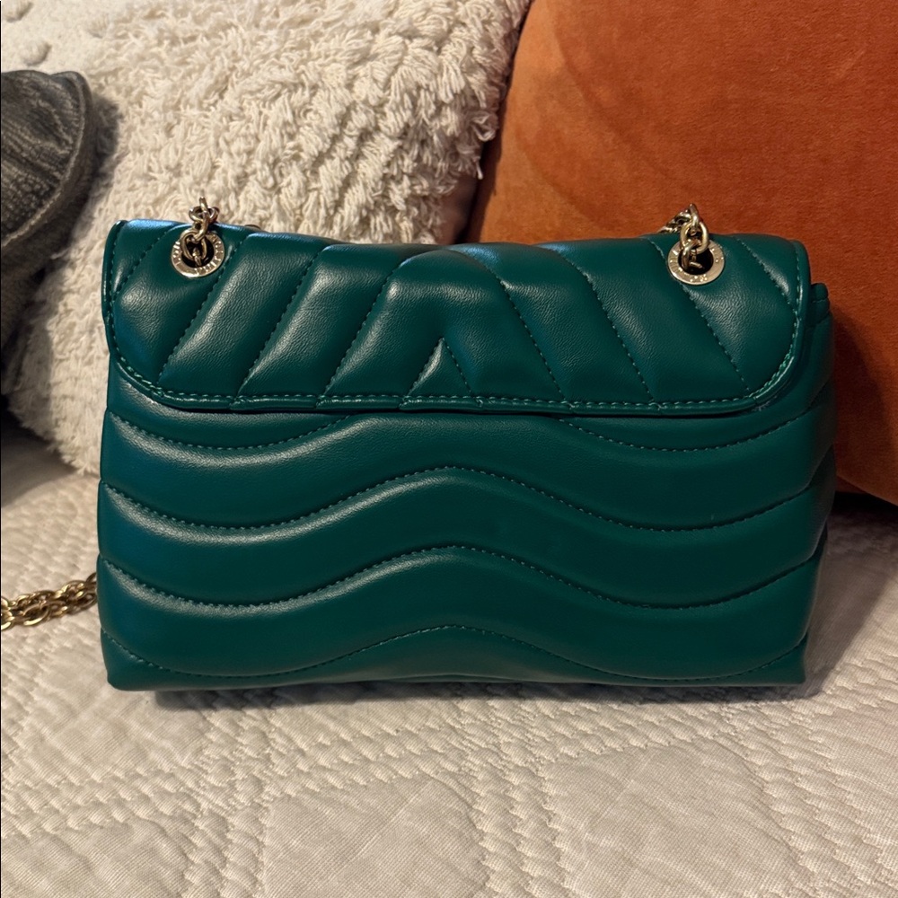 Quilted Crossbody - Picture 2 of 6